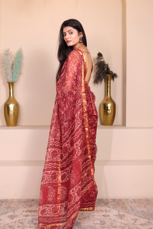 Suhani ā Rich Maroon Kota Doria with Delicate Floral Jaal Prints