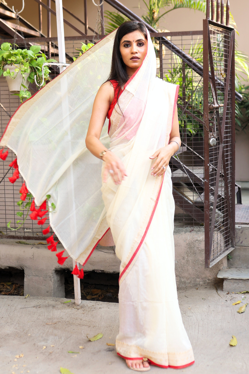 Aasha - Ivory White Mul Cotton Saree