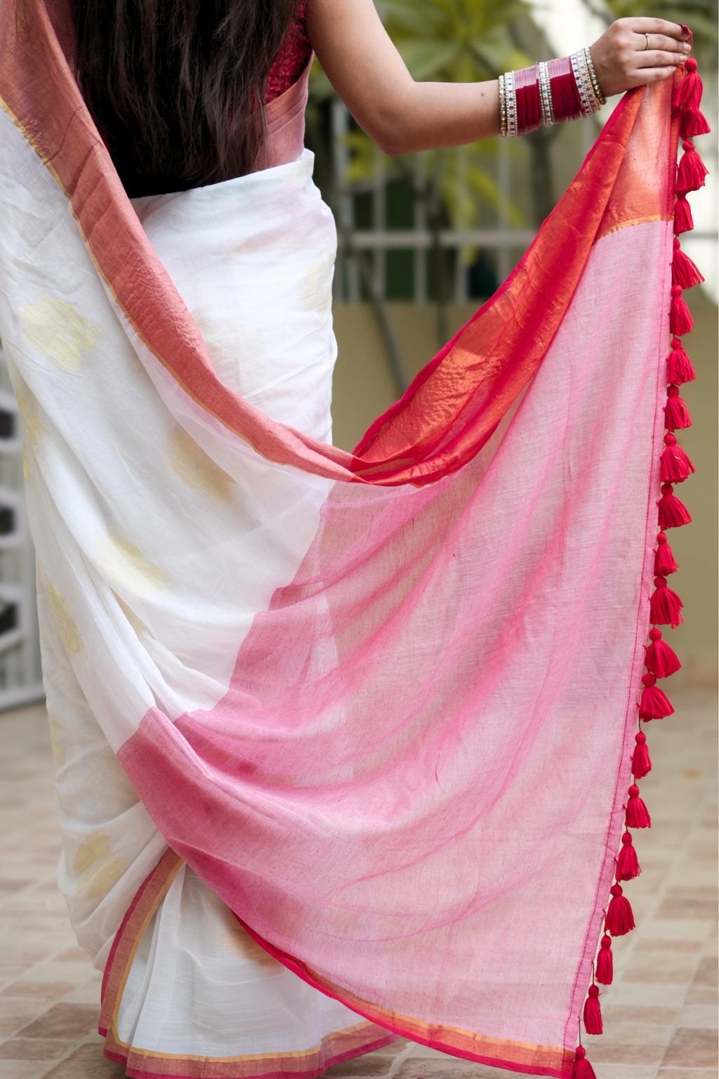 Siya - Ivory White Pure Mul Cotton Saree with Zari Motifs & Rose Pink Contrast