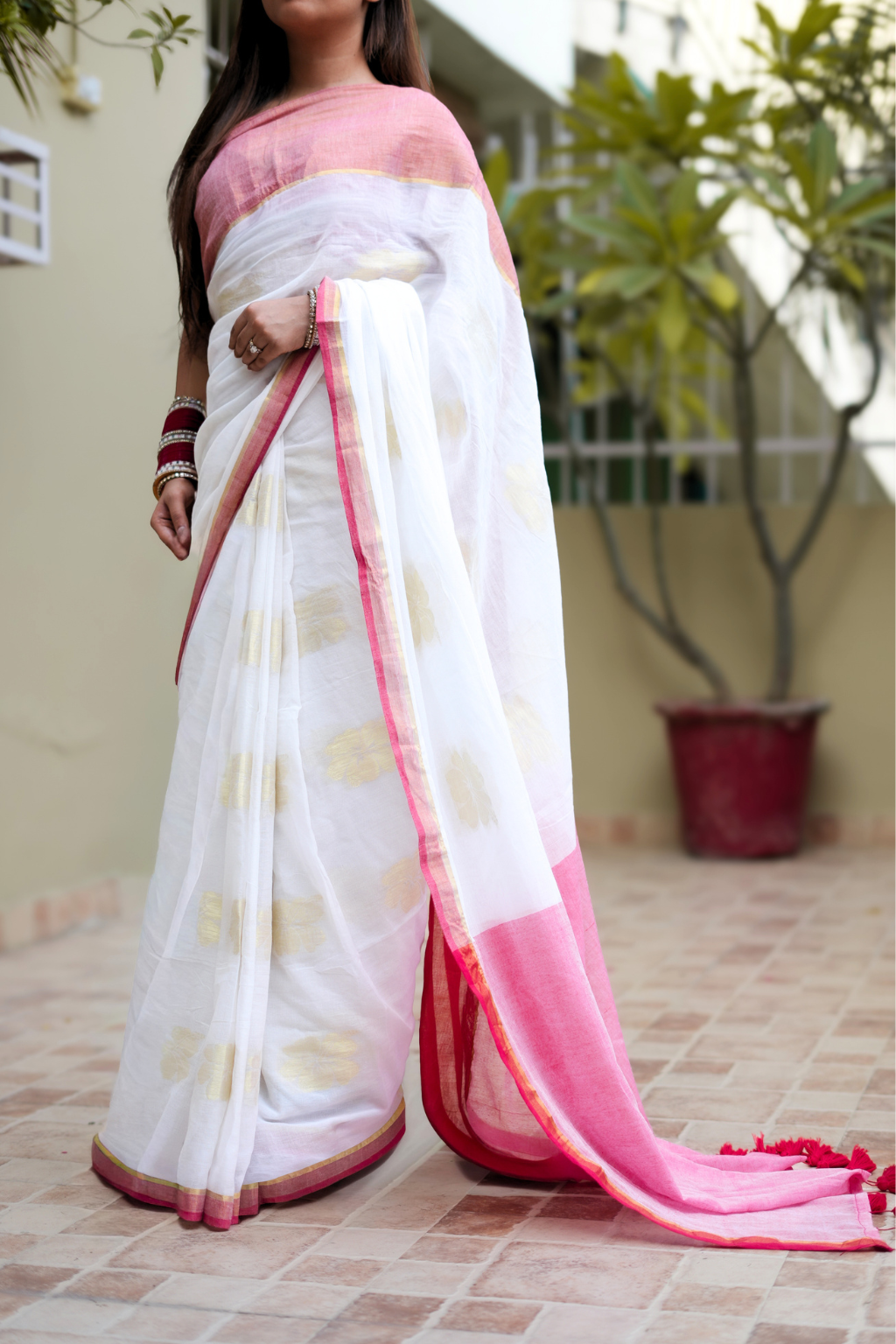 Siya - Ivory White Pure Mul Cotton Saree with Zari Motifs & Rose Pink Contrast