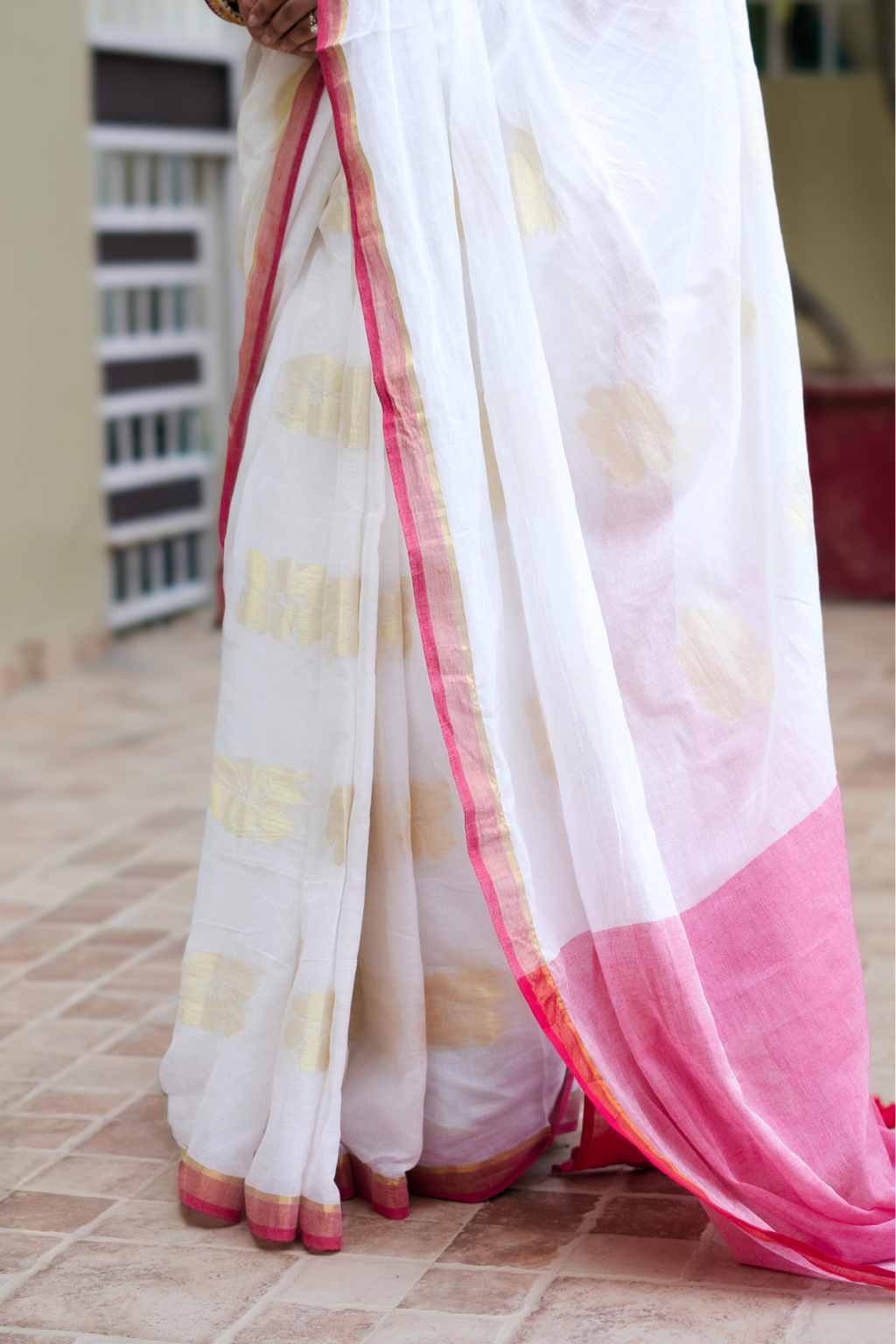 Siya - Ivory White Pure Mul Cotton Saree with Zari Motifs & Rose Pink Contrast