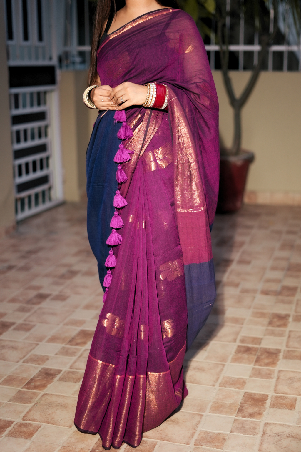 Meera - Deep Plum Pure Mul Cotton Saree with Zari Motifs & Navy Blue Pallu
