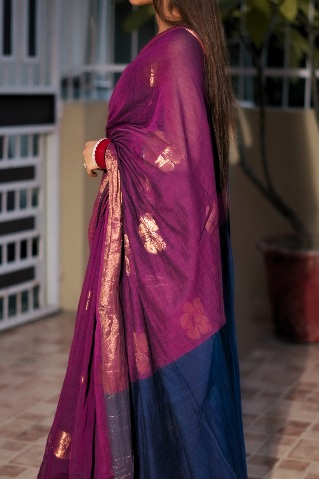 Meera - Deep Plum Pure Mul Cotton Saree with Zari Motifs & Navy Blue Pallu