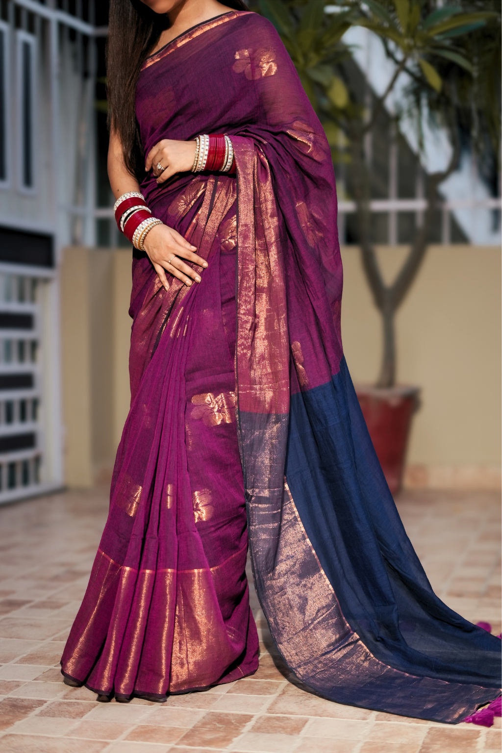 Meera - Deep Plum Pure Mul Cotton Saree with Zari Motifs & Navy Blue Pallu