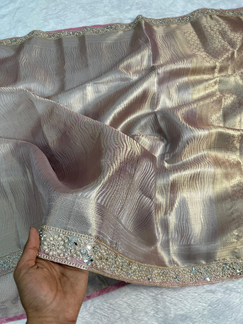 Aarohi – The Graceful Pink Banarasi Saree